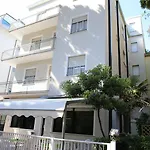 Pigalle Hotel *