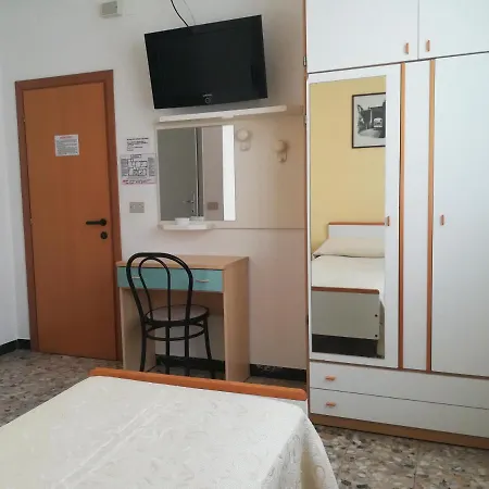 ホテル Pigalle *
